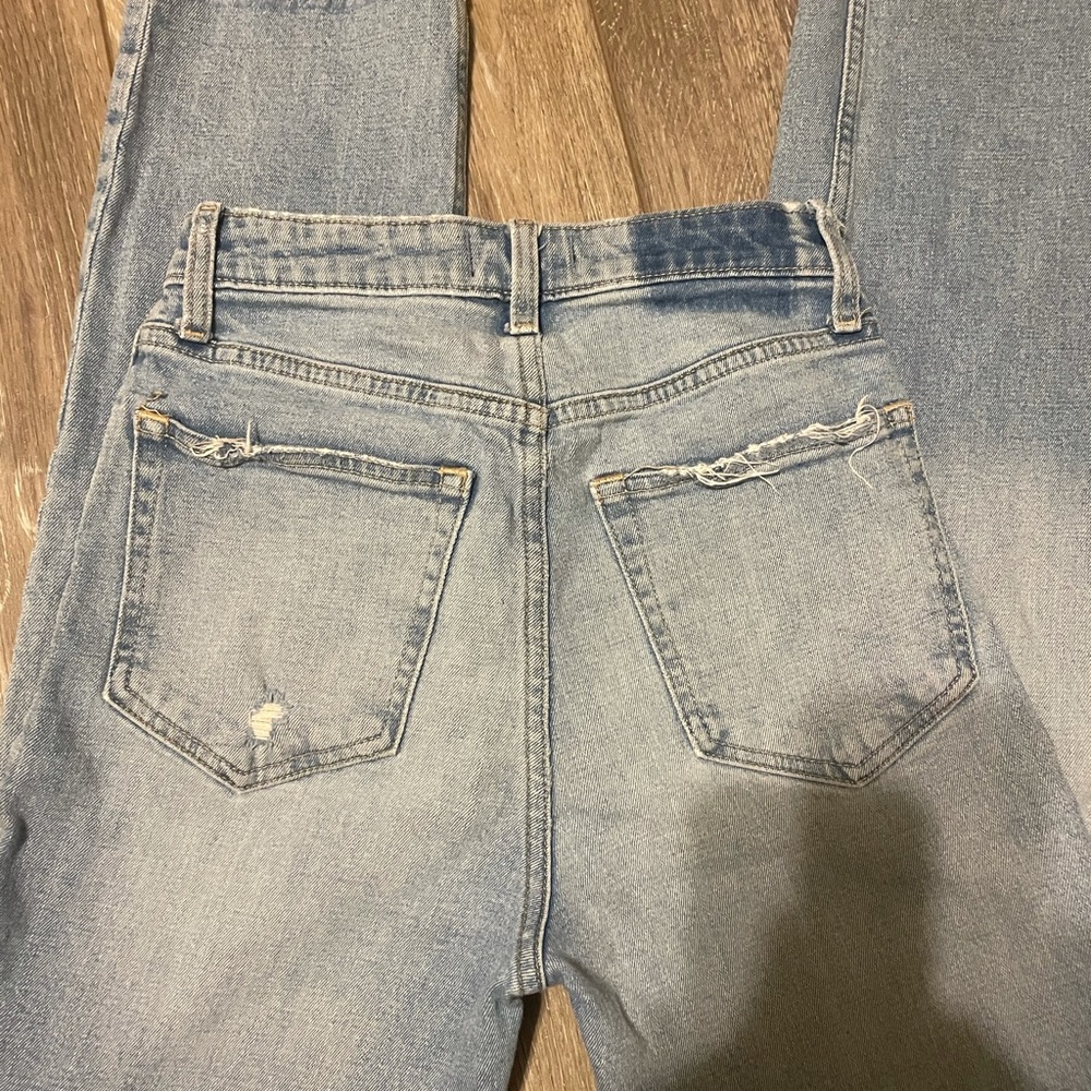 Abercrombie and fitch- Zoe natural rise ankle straight jeans